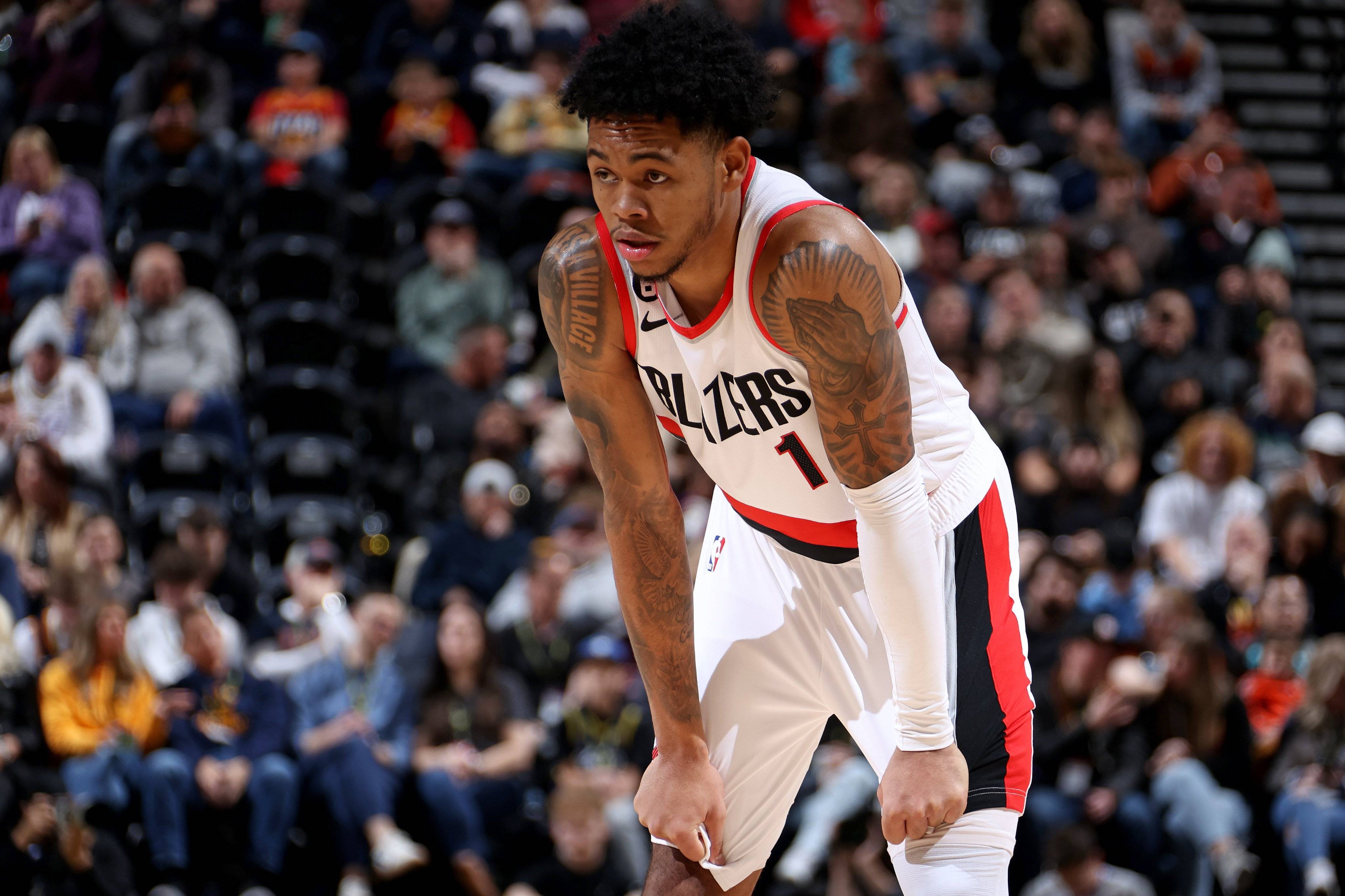 爱游戏大厅-菲律宾男篮鏖战加拿大男篮，利拉德送出助攻