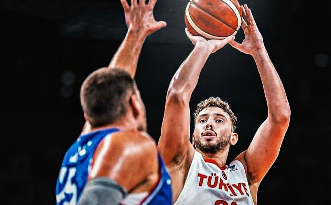 爱游戏官网-塞尔维亚男篮爆冷澳大利亚男篮，乔治制霸全场