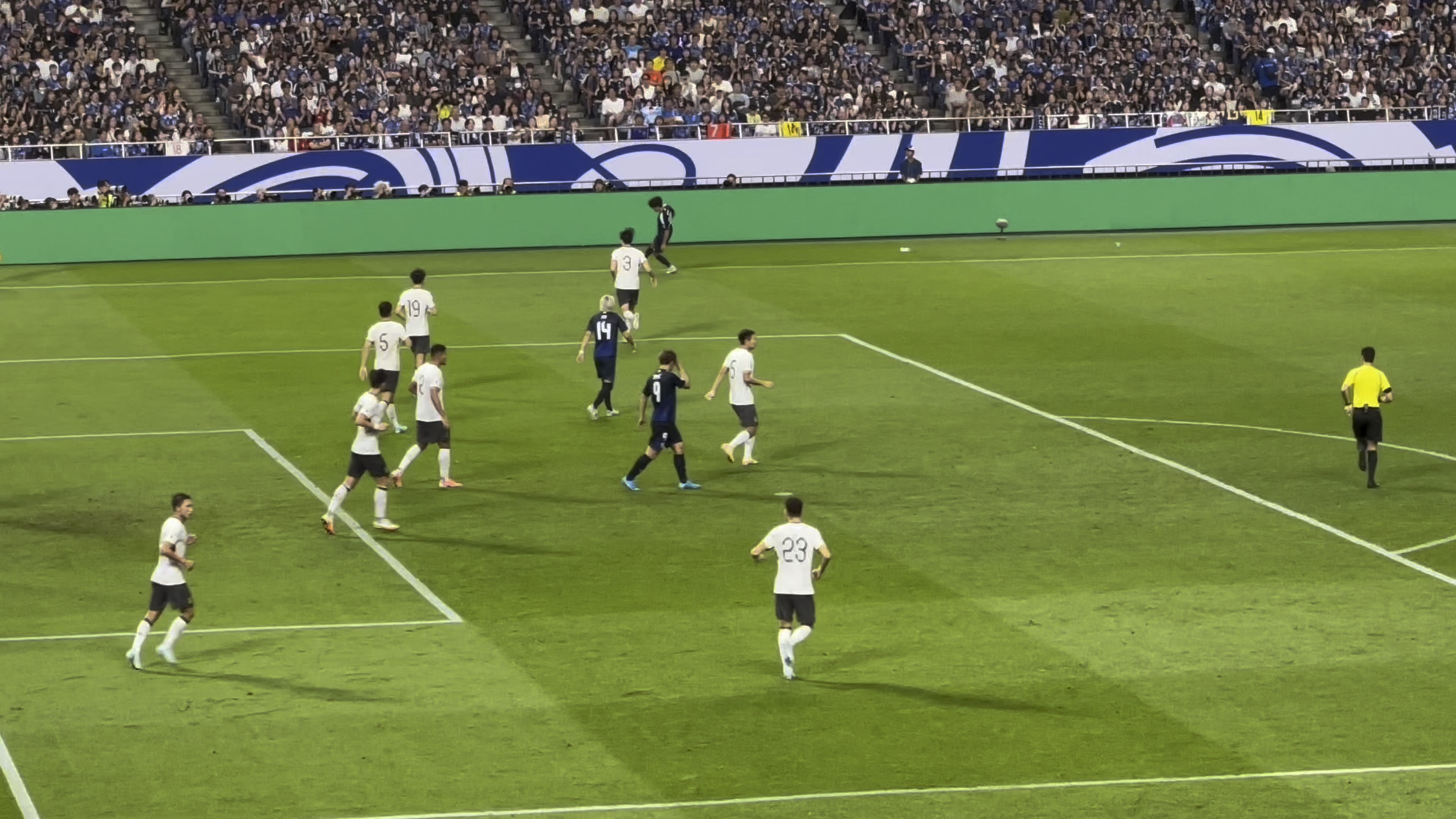 爱游戏在线-世界杯选手刷新世界纪录，震撼全场