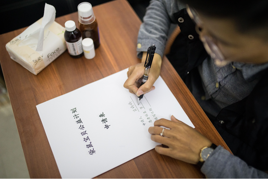 包含竞猜热点选手赛后落泪，背后故事感人的词条