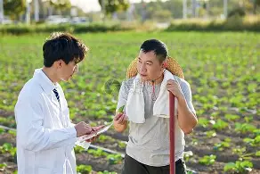 专家预测冰球胜率超六成,结果成焦点 专家预测冰球胜率超六成,结果成焦点