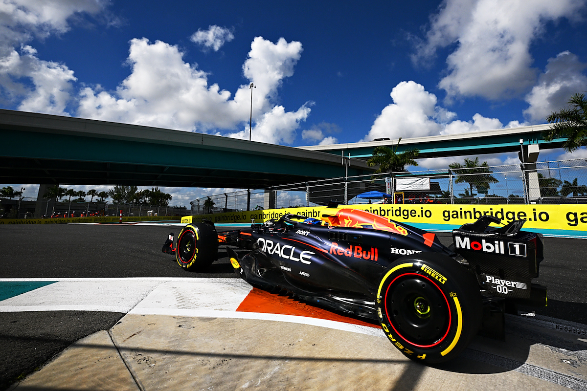 关于阿斯顿马丁横扫哈斯车队，维斯塔潘刷新纪录的信息