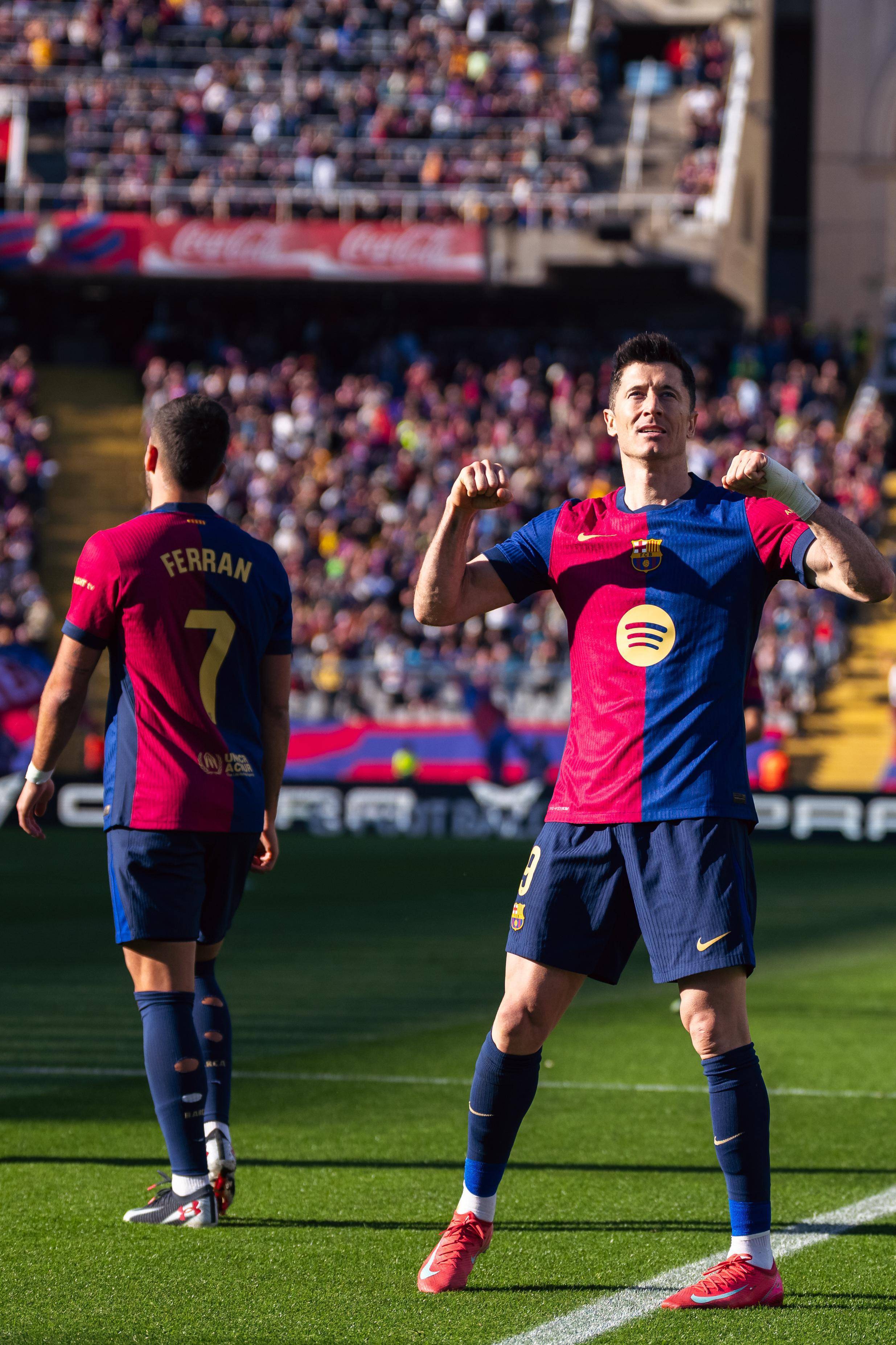 爱游戏官网-皇马绝杀巴萨，莱万统治全场