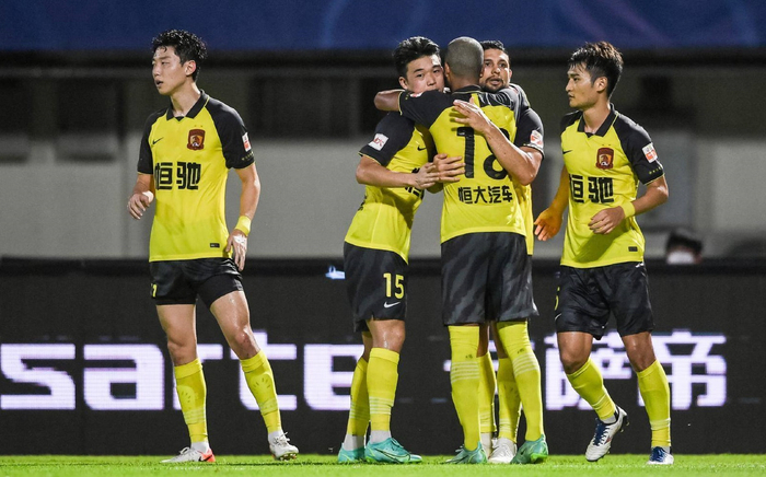 爱游戏APP-广州队鏖战深圳队，乔治带队取胜