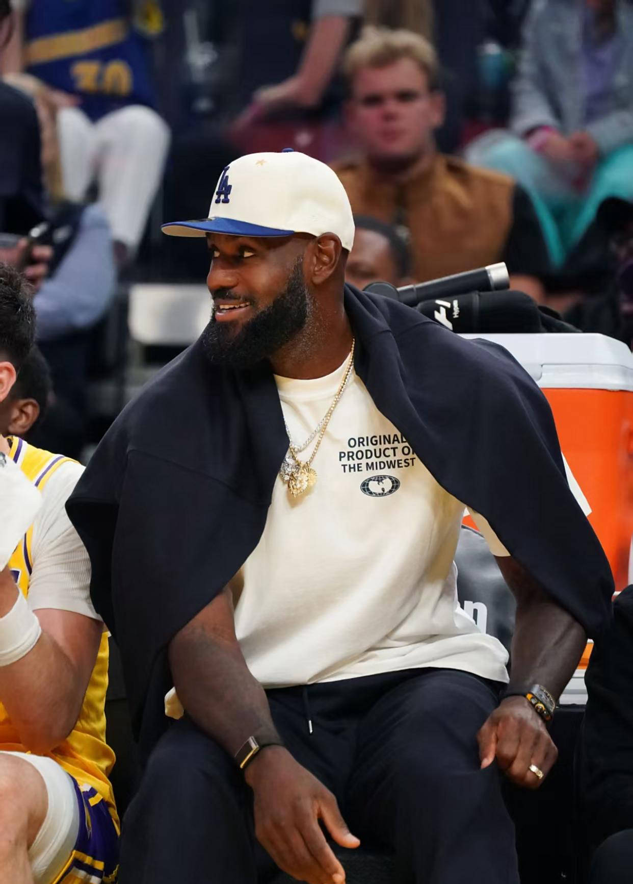 雷霆完胜雄鹿，詹姆斯状态火热