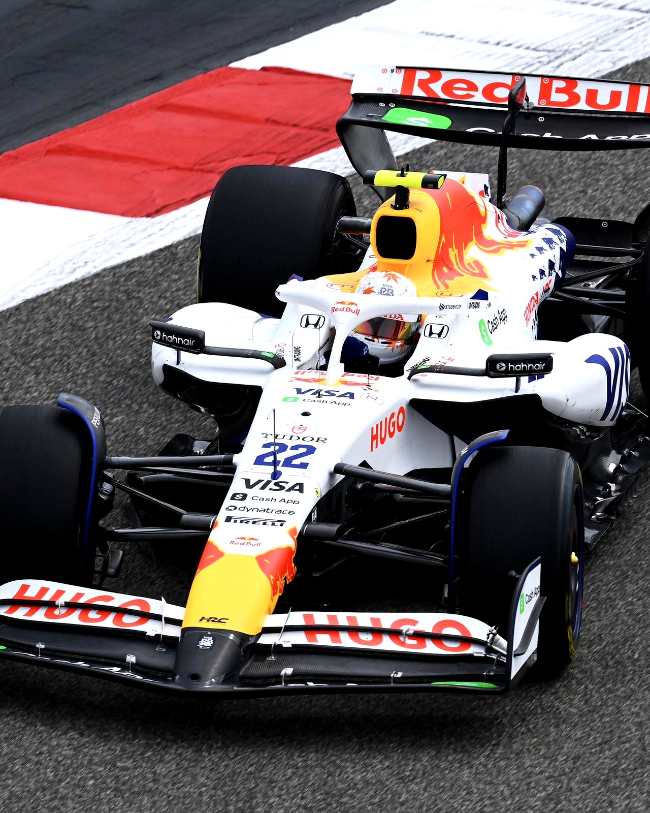 雷诺车队绝杀梅赛德斯，拉塞尔惊艳四座