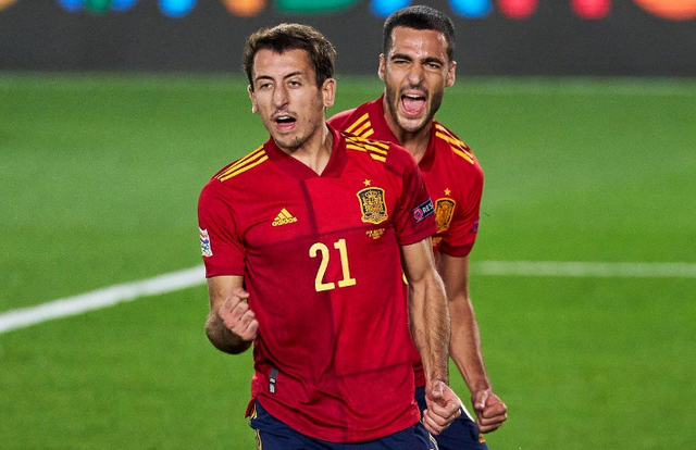 法国队翻盘日本队，黄鸭组合扛起全队