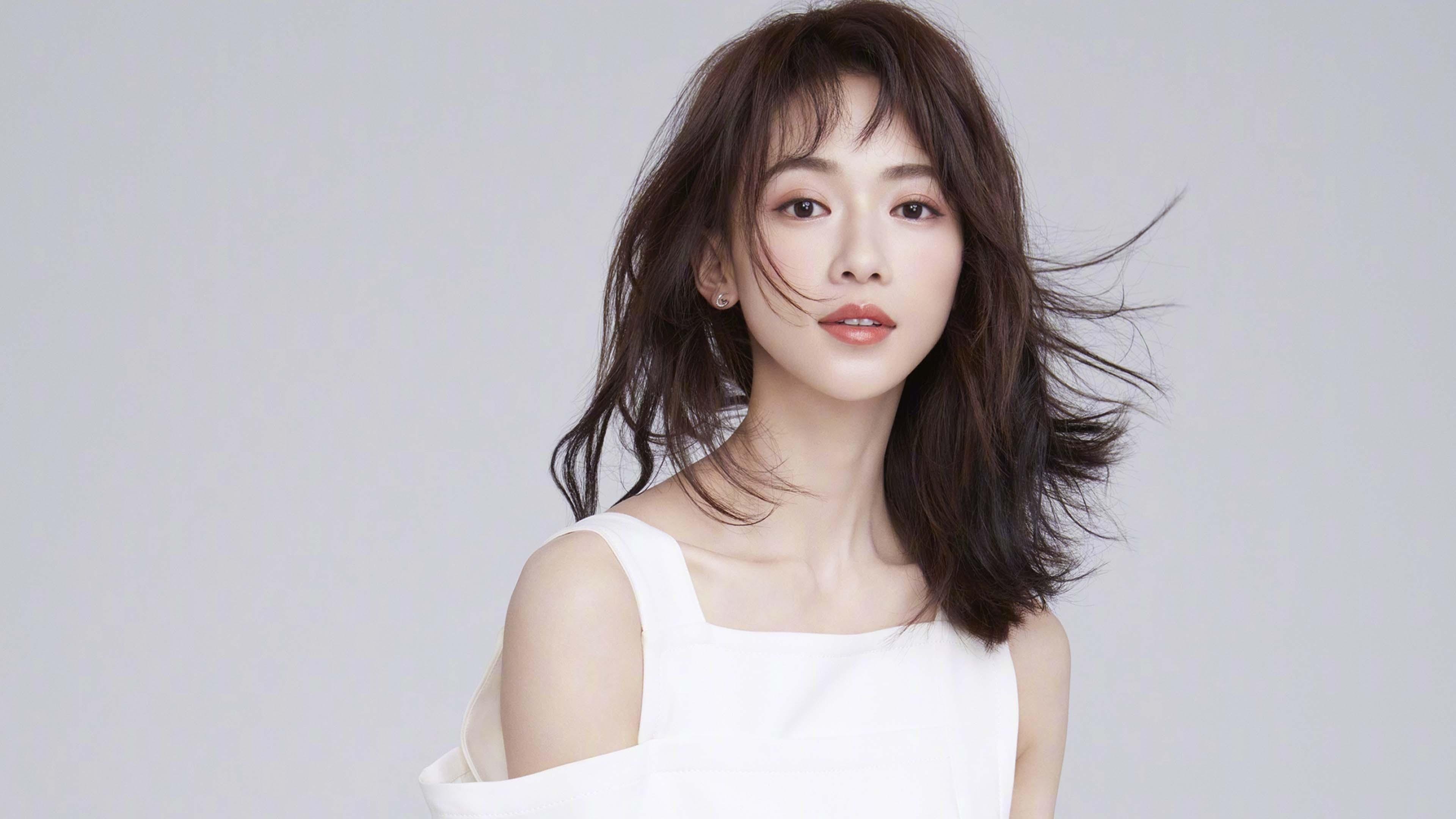 赛场双骄，快船轻舟越鹂鸟，金秋一掷定乾坤