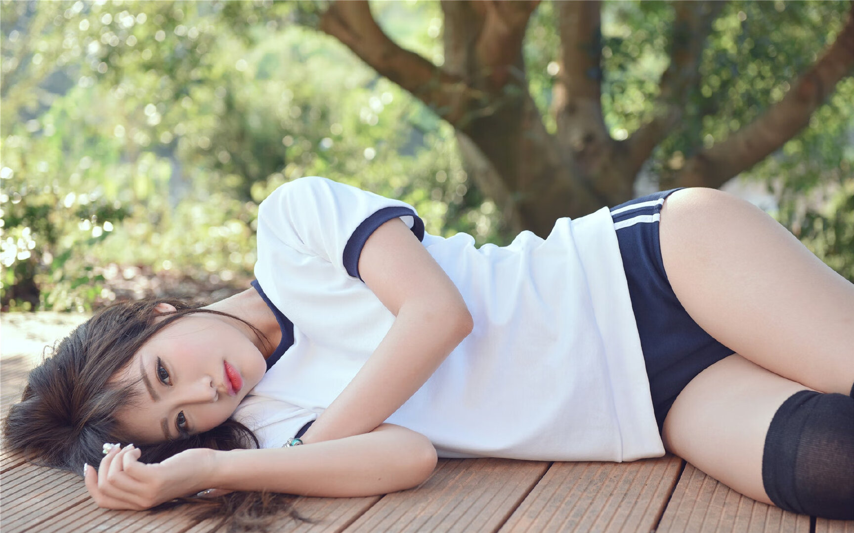 爱游戏体育-史诗逆转，法国赛道上，汉密尔顿如何以唯一的方式让雷诺翻盘梅赛德斯