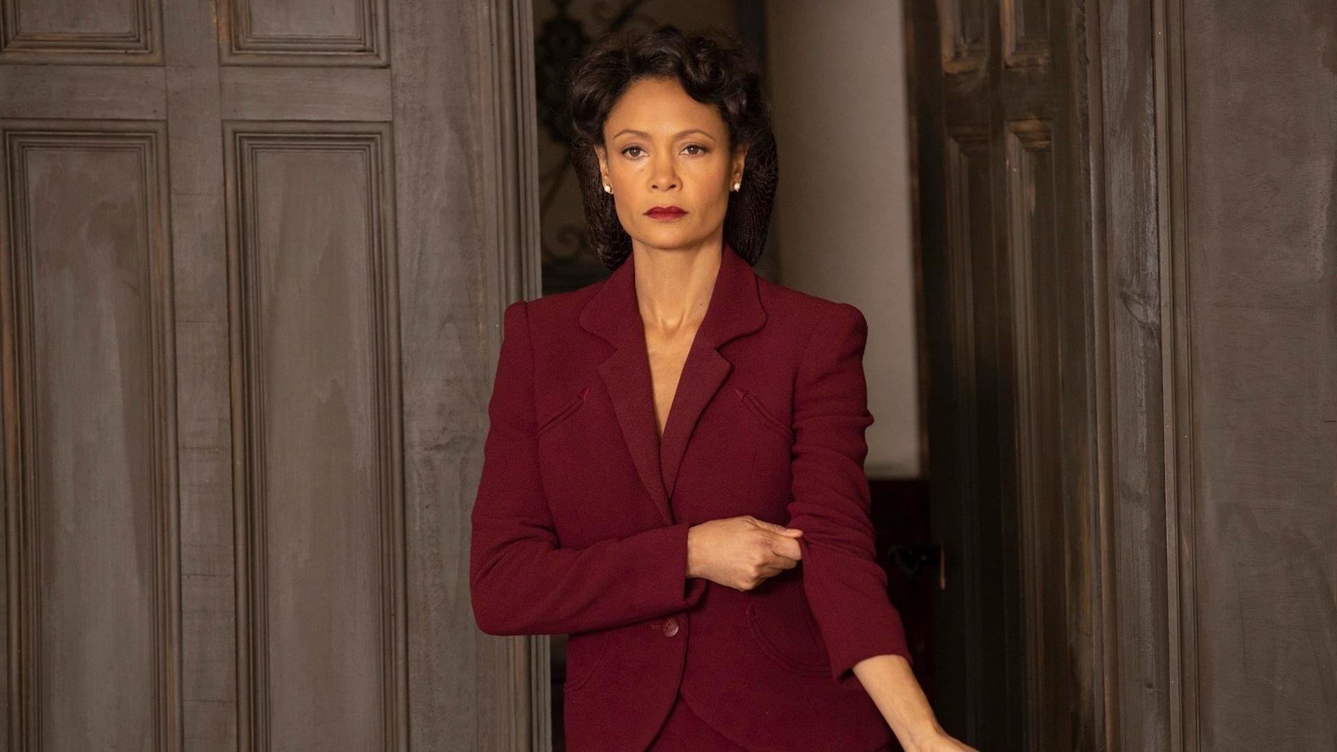 绿茵场与篮球场的双线战场，争夺，在每一寸土地上