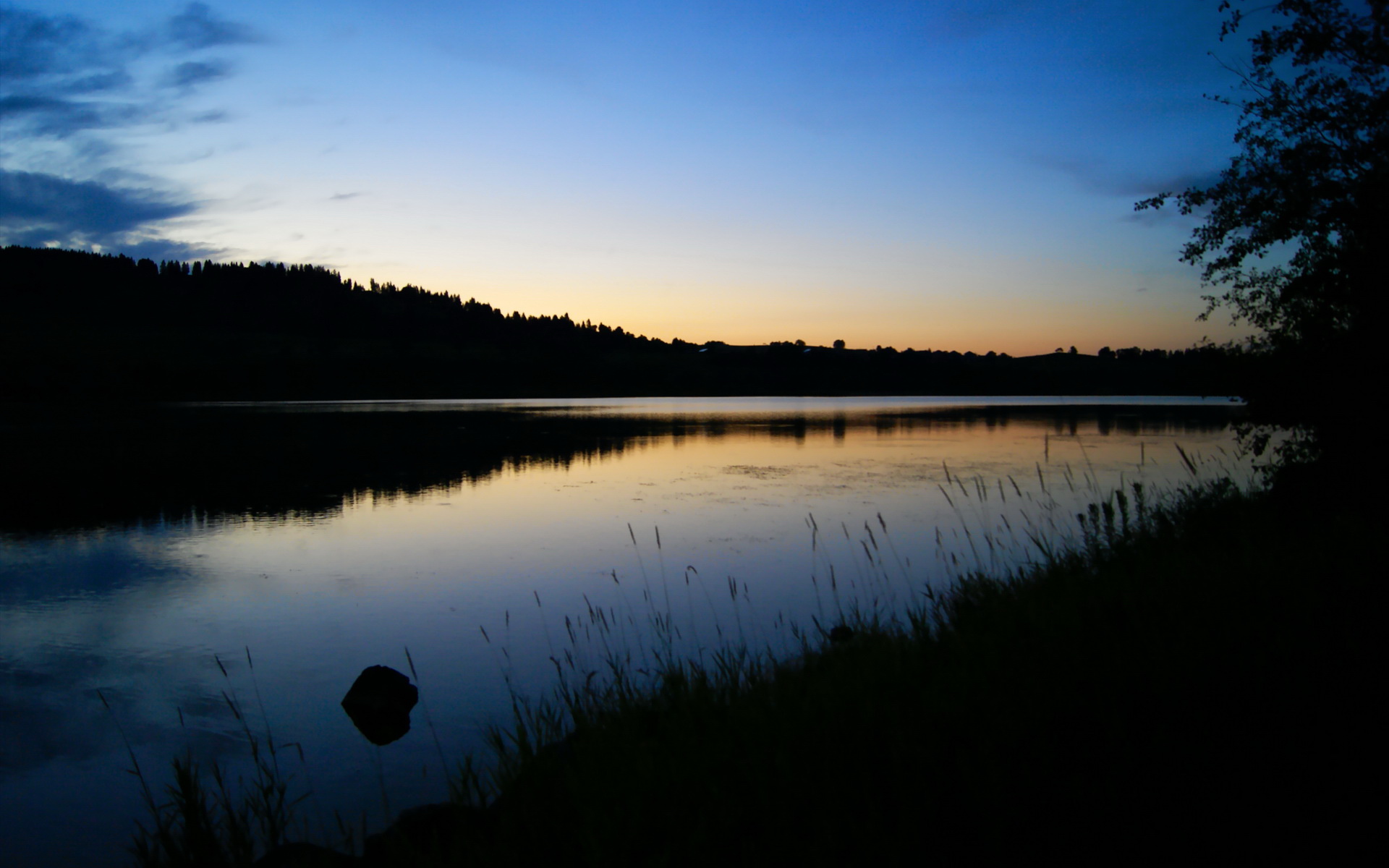 黄潜奇迹与卢卡库时刻，足球世界的双重奏鸣曲