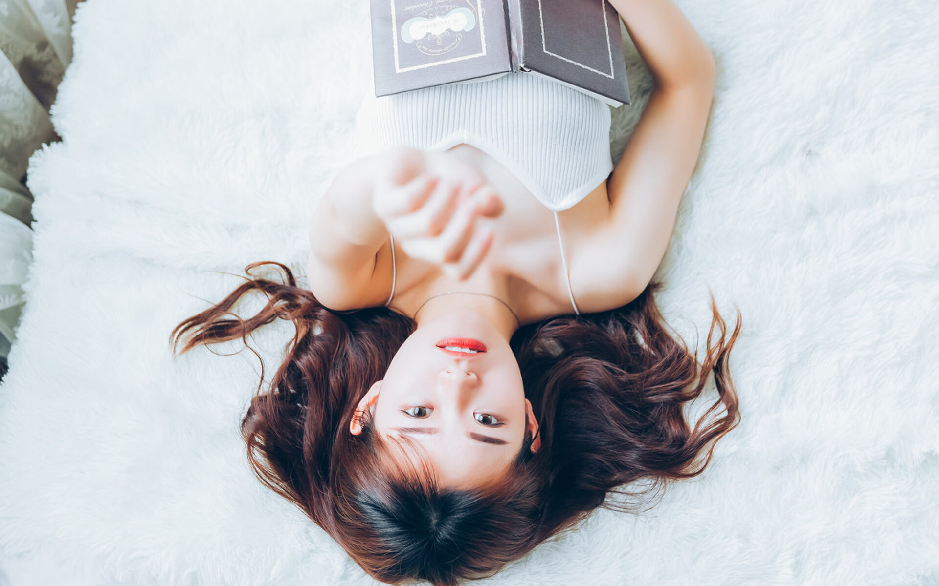 爱游戏体育-库里准绝杀仍难救主，NBA黄蜂队末节发力险胜广东宏远