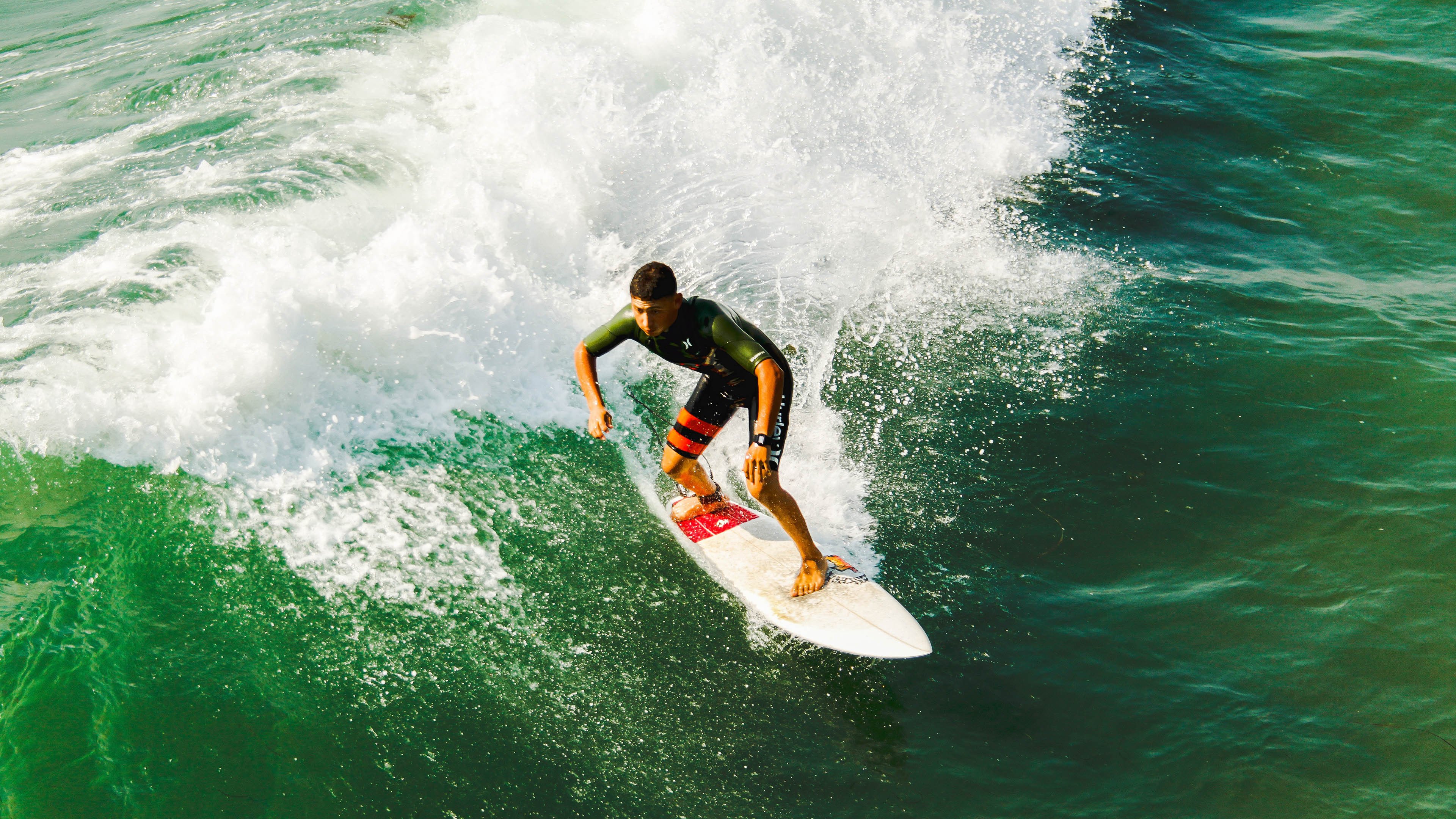 欧冠之夜，租借前锋阿劳霍化身爆冷英雄，里昂主场掀翻德国战车多特蒙德